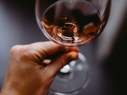 Existe relación entre el alcoholismo y la depresión
