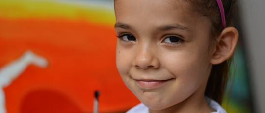 Niña sonriendo.