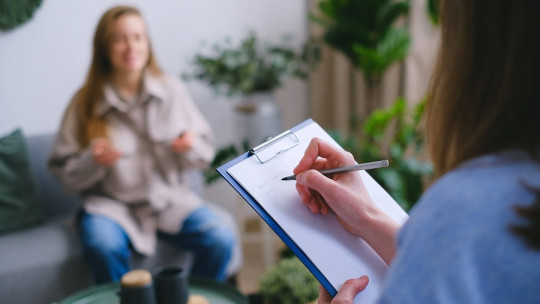 Cómo afecta a los pacientes el intrusismo laboral en la psicoterapia