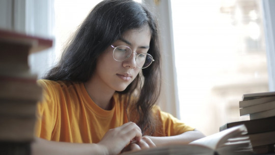 Cómo gestionar la rumiación psicológica en la preparación de exámenes