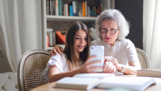 Hipótesis de la abuela