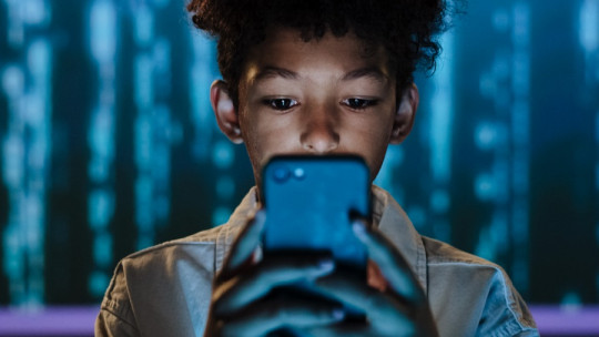 Los beneficios y peligros de las redes sociales en los adolescentes