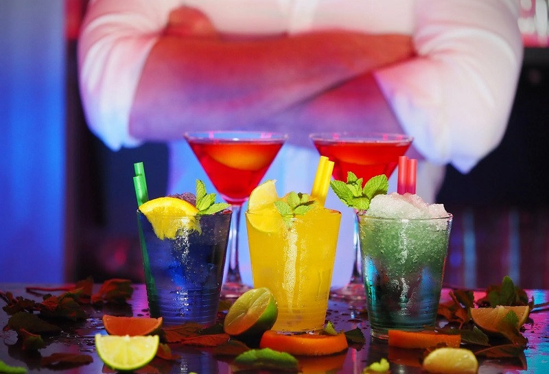 Alcoholismo y adicción trabajando en la hostelería