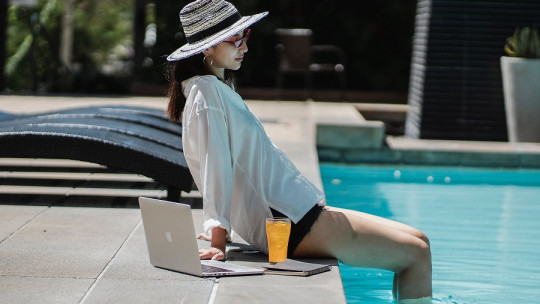 Agobio por las finanzas personales en época de vacaciones: cómo prevenirlo