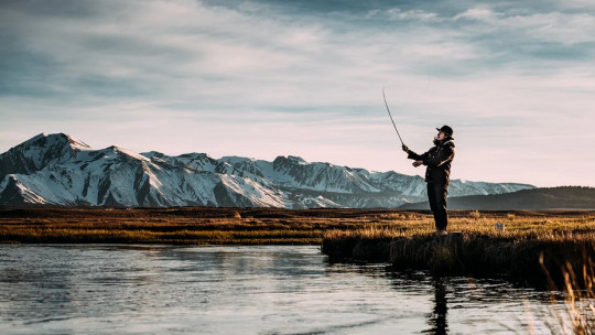Hombre pescando.