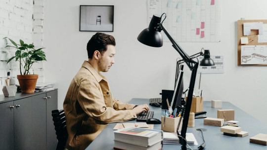 Señales para identificar la adicción al trabajo