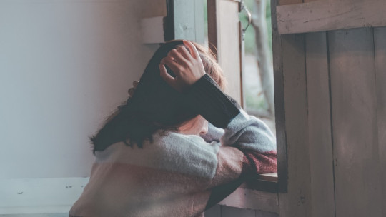 Víctima culpable: ¿por qué surge la culpa en quienes son atacados?