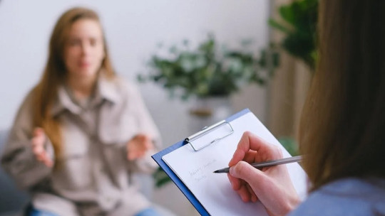 ¿Cómo nos ayuda un psicólogo ante el estrés postraumático?