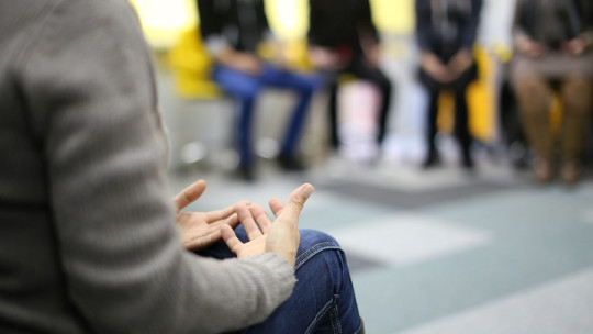Los beneficios de la terapia de grupo en el tratamiento de adicciones