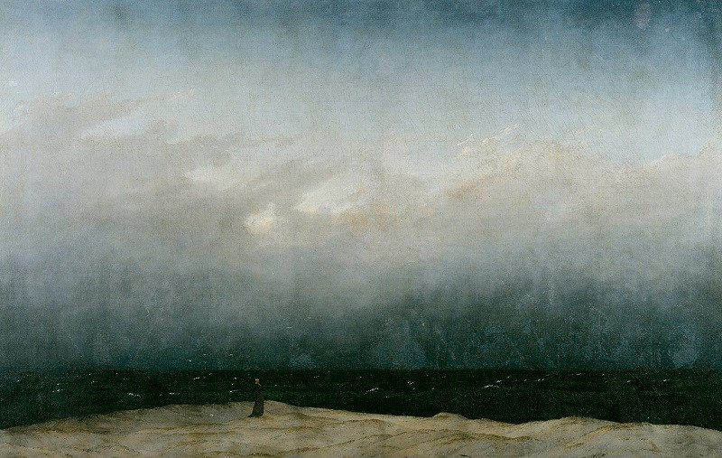 Monje junto al mar