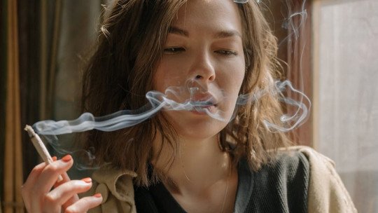Razones por las que las Personas Fuman Tabaco