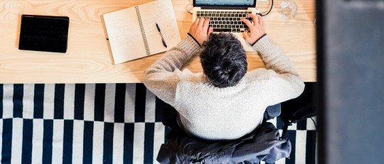 ¿Ganar poco en la Adultez lleva a tener Baja Autoestima?