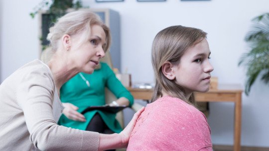 madres-sobreprotectoras-crean-hijos-debiles