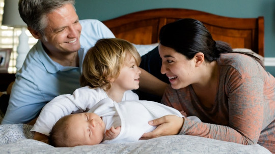 Familia en casa.
