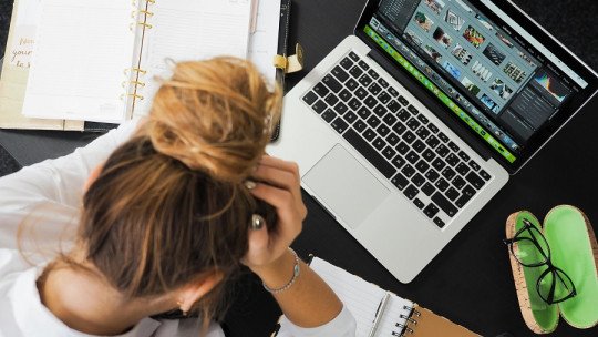 ¿Cómo aliviar la carga mental con Autocompasión?