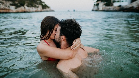 Pareja terreno sobrecargado expectativas