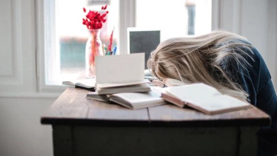 Cómo la Ansiedad lleva al Bloqueo ante los Exámenes