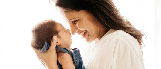 ¿Por qué ponemos voces para hablar a los bebés?
