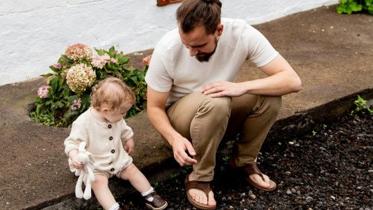 La falta de implicación paternal en la infancia causa falta de interés en las relaciones de pareja