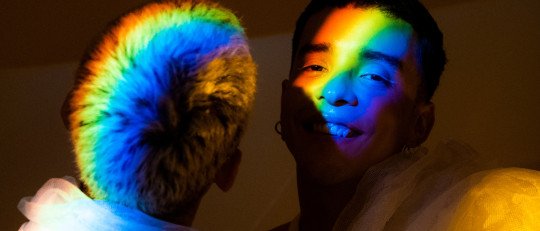 Impacto de la validación social en la salud mental de las personas no binarias