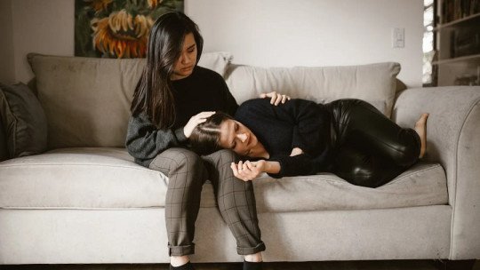 Cómo dar apoyo a un hermano que sufre Alcoholismo