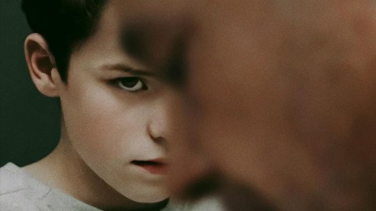 Cómo ver ‘Adolescencia’ y no entrar en pánico (si tienes un hijo adolescente)