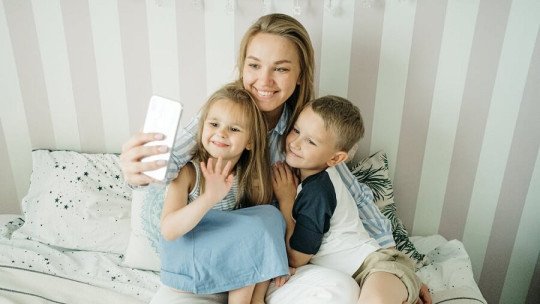¿Compartes la vida de tus hijos en TikTok o Instagram? Estos són los riesgos, según los expertos