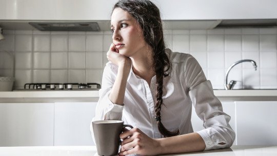 El coste emocional de vivir para complacer