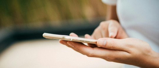 El espejo distorsionado: cómo las redes sociales afectan la salud mental de la juventud