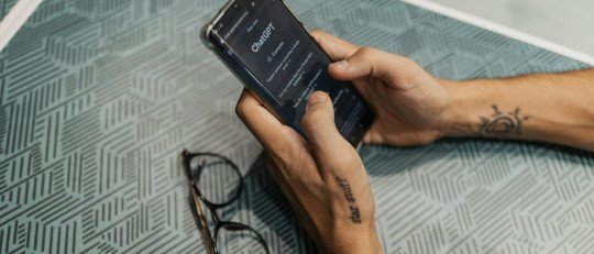 IA y salud mental: ¿espejo emocional o vínculo artificial?