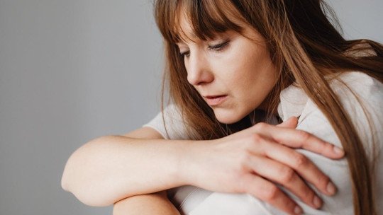La soledad en compañía: por qué a veces nos sentimos vacíos rodeados de gente