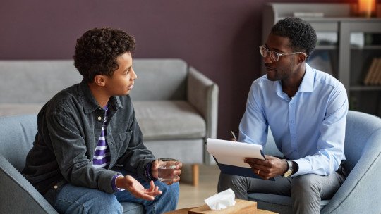 Uso de la rueda de emociones en psicoterapia cognitivo conductual en adolescentes