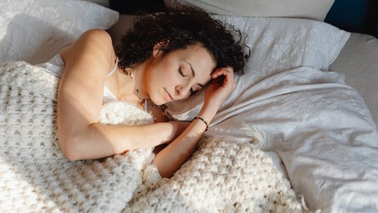 Los beneficios psicológicos de dormir adecuadamente