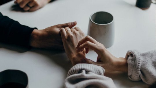 Cómo San Valentín puede enmascarar la dependencia emocional