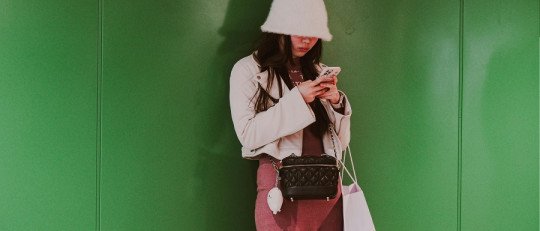 ¿Puede el trauma infantil hacernos vulnerables a la adicción a las redes sociales?