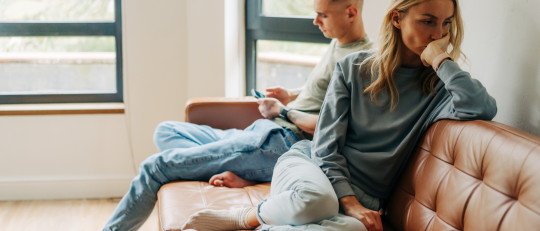 Desconfío de mi pareja: claves y soluciones para mejorar la relación