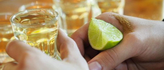 Mezclar Alcohol y Ansiolíticos: por qué es una combinación mortal (explicado por un psicólogo)