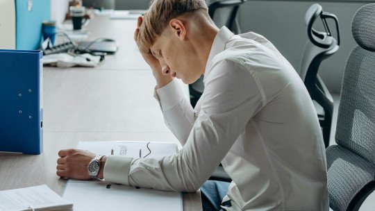 La falta de ganas por ir a trabajar: un posible indicador de estrés