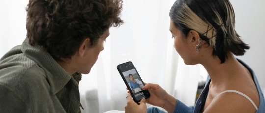 El exceso del uso del smartphone como eje de los problemas en la pareja