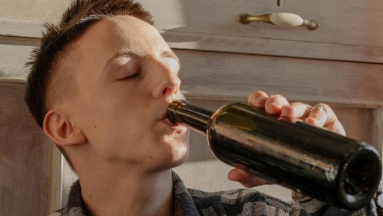 El consumo de alcohol como ‘salida’ a la fobia social