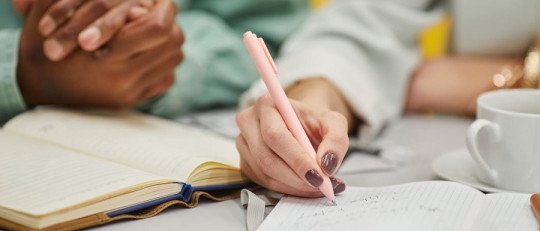 Escritura terapéutica y migración: una herramienta para procesar el duelo migratorio