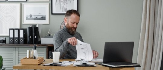 Cierras el PC y te quedas solo: la soledad de la que nadie habla en el trabajo