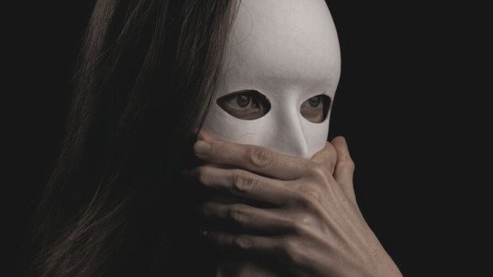 Psicosis por IA: esto es todo lo que sabemos sobre los delirios asociados a los chatbots