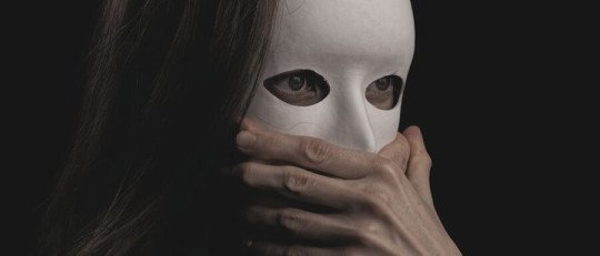 Psicosis por IA: esto es todo lo que sabemos sobre los delirios asociados a los chatbots