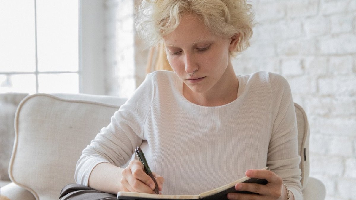 Diario Emocional: una práctica sencilla para escucharte mejor este verano