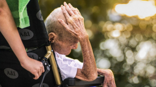 Cómo hablar con personas con demencia