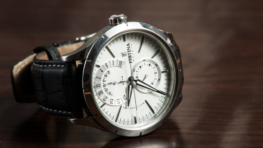 En qué mano se pone el reloj