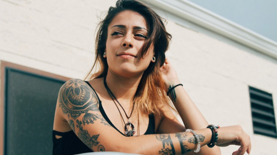 Encontrar trabajo con tatuajes