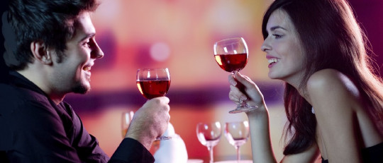 Beber alcohol en pareja ayuda a permanecer juntos durante más tiempo, según estudio