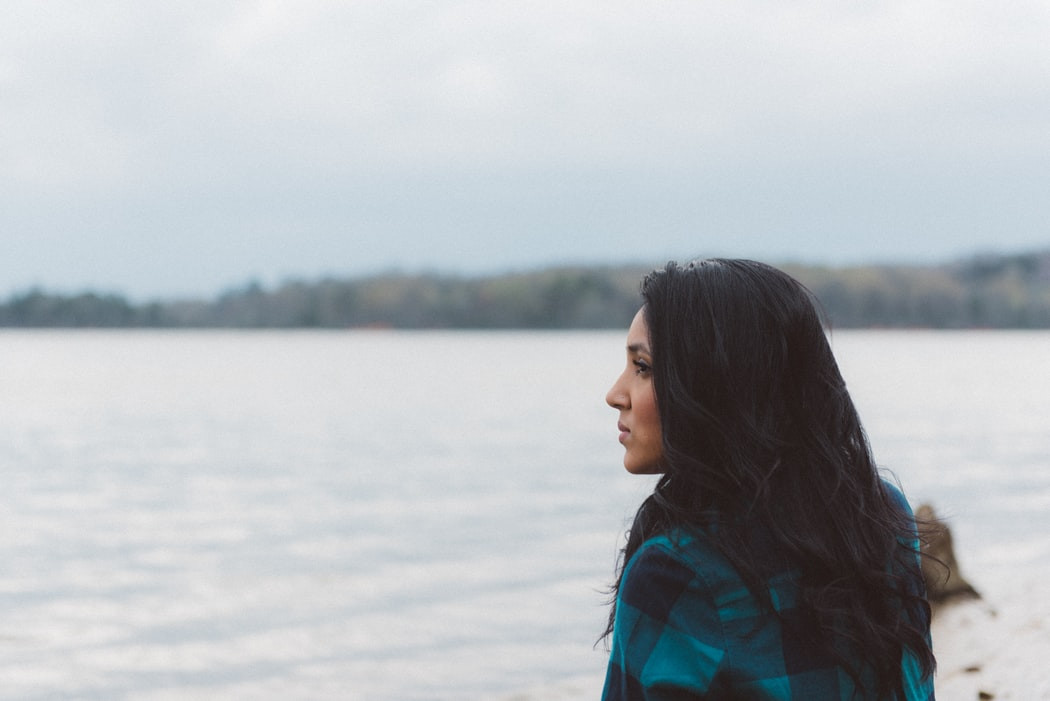 Mujer en paisaje